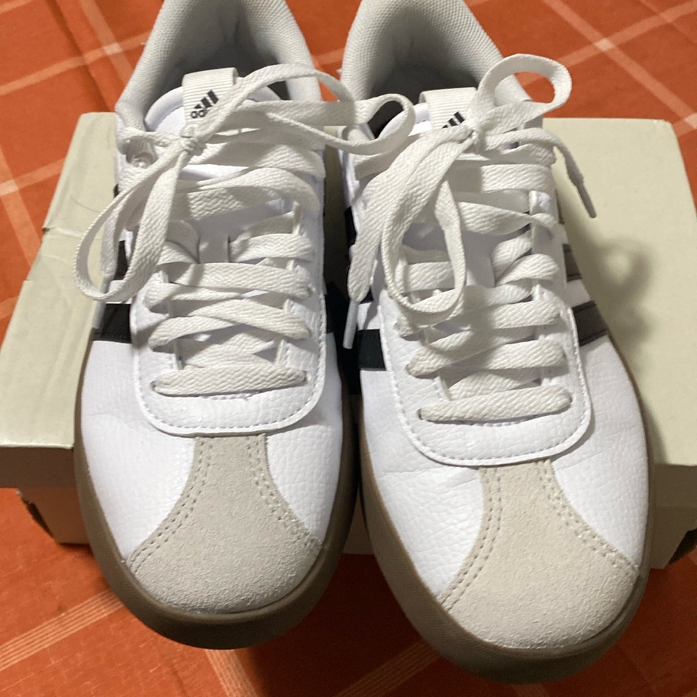 Like new adidas vl court 3.0 size 7 1/2 very comfortable.